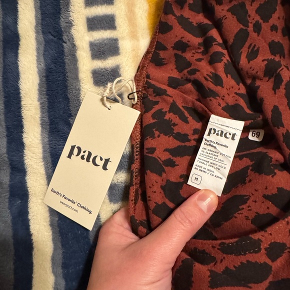 NWT Lot of Two Pact On the Go Crop Tank - Medium - Picture 6 of 6